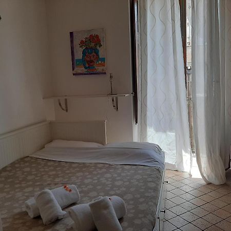 Monovano Centro Storico カターニア エクステリア 写真